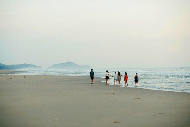 The Best Ways to Reconnect with Old Friends This Year