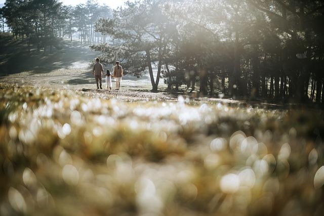 How to Stay Connected with Family While Traveling