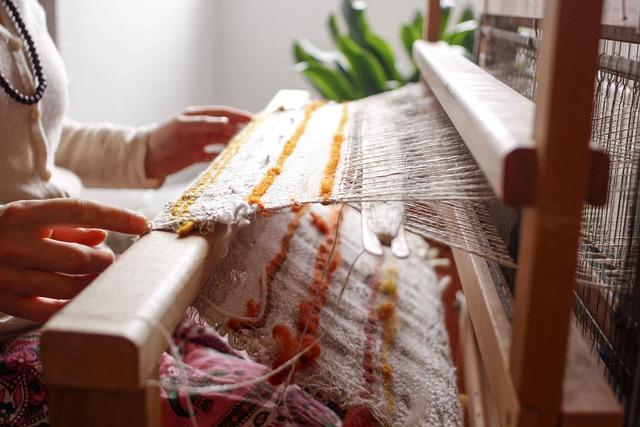 Weaving Memories: Transforming Moments into Timeless Narratives