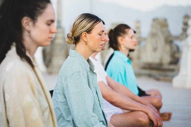 Embracing Peace: How Mindfulness Meditation Nurtures​ Senior ​Mental Clarity